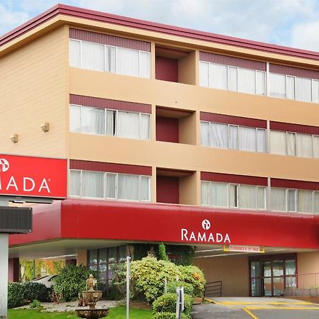 Ramada Hotel & Suites Metrotown Vancouver 本那比 外观 照片
