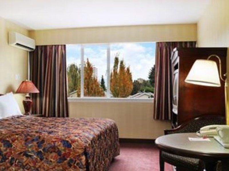 Ramada Hotel & Suites Metrotown Vancouver 本那比 客房 照片